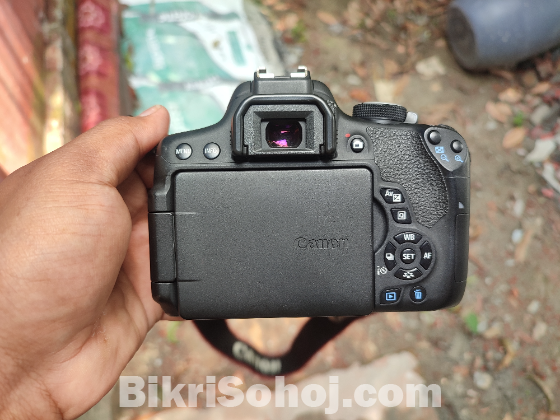 canon 750d with 18- 135 STM lens ✅